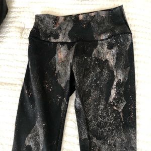 Alo yoga patterned leggings